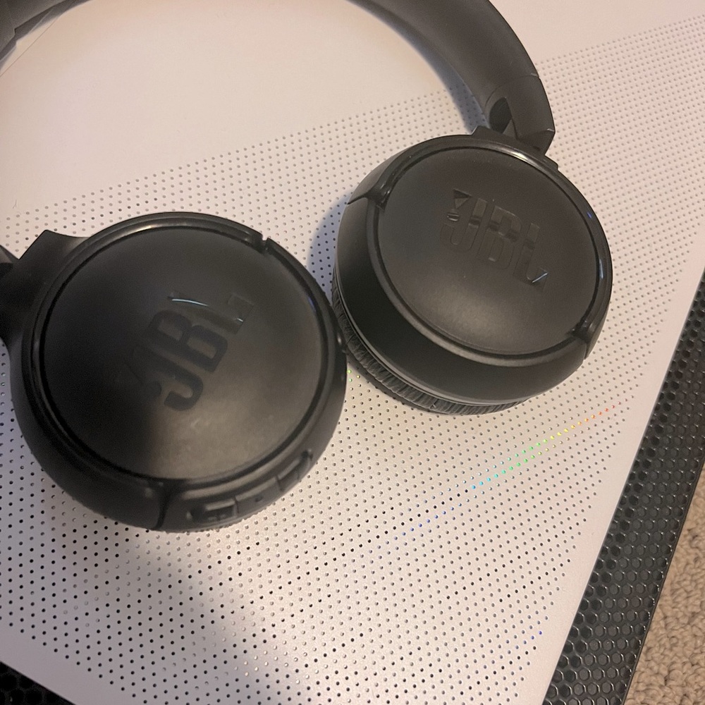 Jbl headphones.